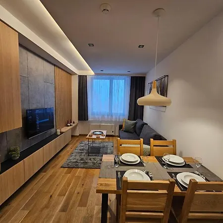 Zlatni Javor, 410 Hotel apartamentowy