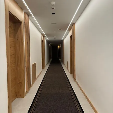 Zlatni Javor, 410 * Jahorina