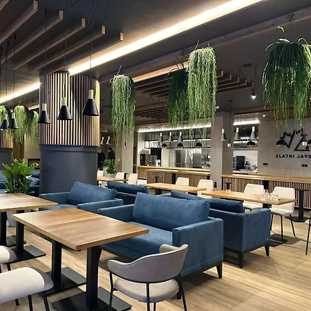 Zlatni Javor, 410 Hotel apartamentowy *