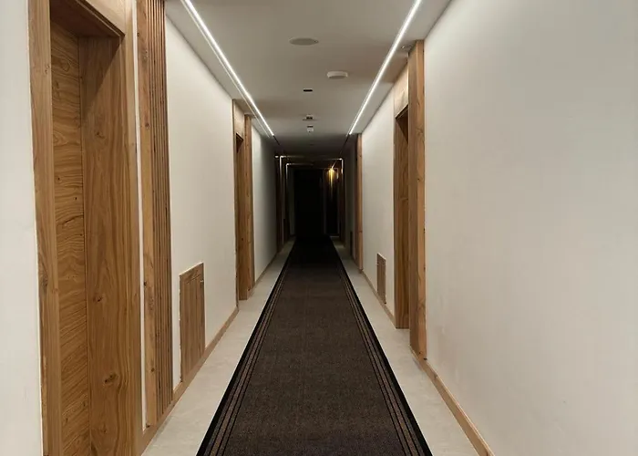 Zlatni Javor, 410 * Jahorina